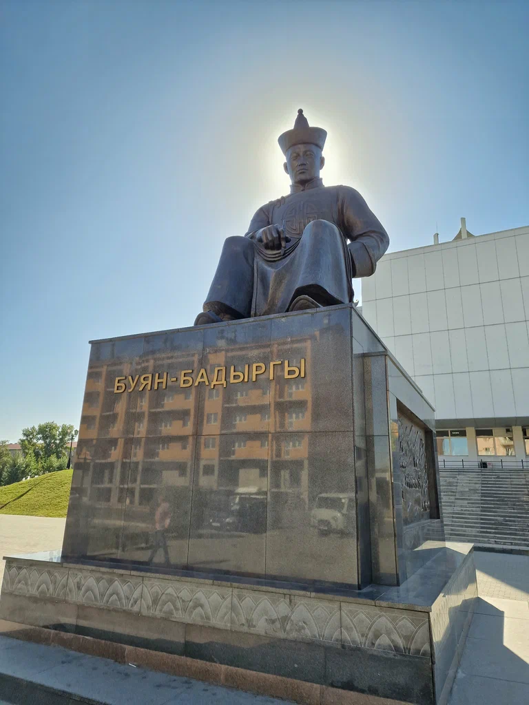 Памятник и монумент